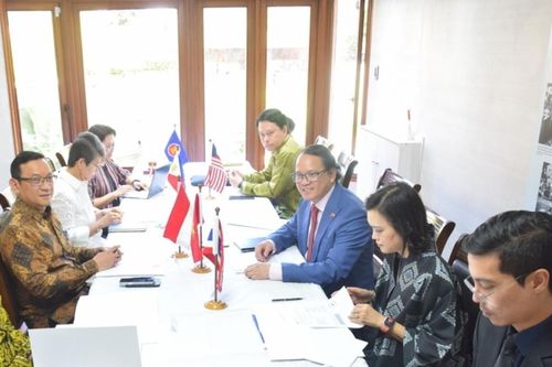 Việt Nam hoàn thành nhiệm kỳ Chủ tịch Ủy ban ASEAN tại Santiago (Chile), chuyển giao cho Indonesia