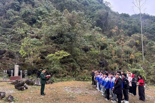 'Tiết học biên cương' - lan tỏa nhận thức pháp luật và tình yêu Tổ quốc nơi vùng biên giới Cao Bằng
