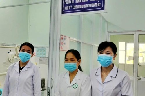 Nhân viên y tế Cà Mau tính chuyện giao hàng thuê để có tiền trang trải Tết