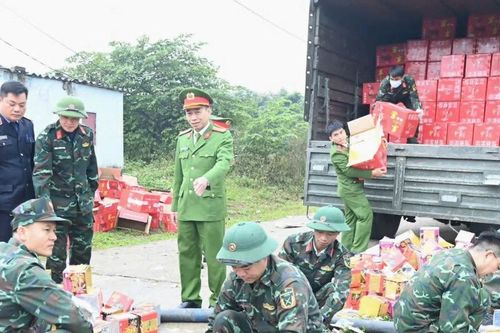 Bắc Ninh tiêu hủy gần 11 tấn pháo hoa nổ