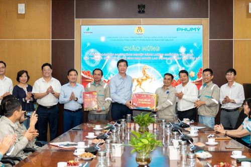 Công đoàn Petrovietnam động viên, chúc Tết người lao động Nhà máy Đạm Phú Mỹ