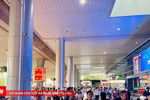 Hơn 156.000 khách qua sân bay Tân Sơn Nhất ngày 25 tháng Chạp, CSGT tăng cường phân luồng