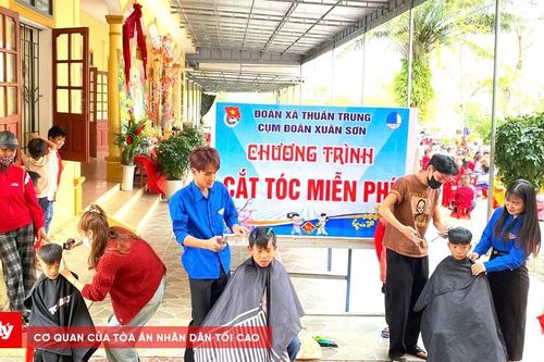 Tết ấm từ những mái tóc tình nguyện