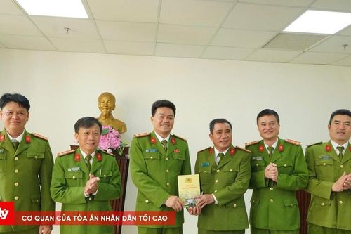 Khen thưởng lực lượng phá vụ án khai thác tài nguyên trái phép tại Huế