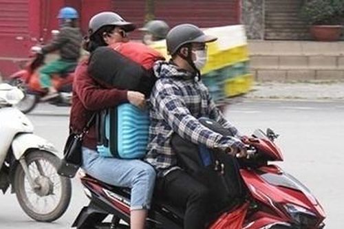 Đi xe máy về quê ăn Tết: Cần chuẩn bị gì để hành trình được suôn sẻ, an toàn?