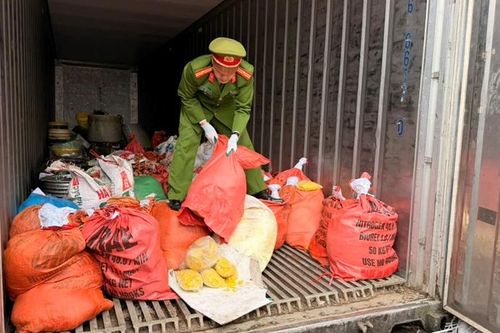 Khởi tố đối tượng trộn chất gây ung thư vào riềng tươi bán cho người dân