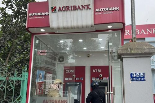 Tết Bính Ngọ 2026: ATM vắng khách, thanh toán số lên ngôi