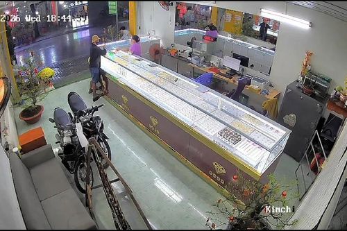 Khám phá nhanh vụ cướp giật tài sản tại tiệm vàng Kim Chi 2 tại TP Hồ Chí Minh