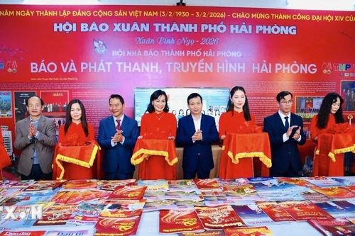 Trưng bày hàng trăm ấn phẩm báo Xuân và tác phẩm ảnh tiêu biểu về thành phố Cảng