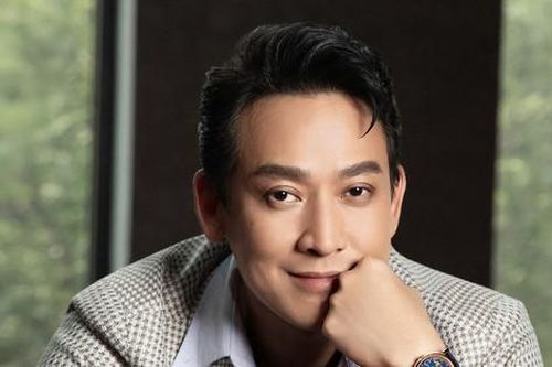 'Quý ông độc thân' Hứa Vĩ Văn, phong độ ngời ngời ở tuổi 46