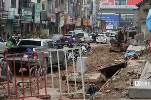 Hà Nội: Đường Nguyễn Tuân ngổn ngang bùn đất những ngày cận Tết