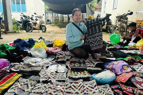 Nét đẹp từ các phiên chợ cuối năm