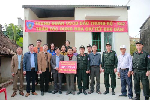 Bàn giao nhà 'Chiến dịch Quang Trung' tại xã Hoằng Sơn