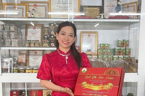Tất bật sản xuất hàng Tết