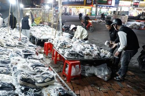 Hàng không rõ nguồn gốc 'bủa vây' thị trường cận Tết