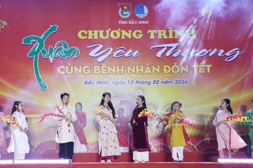 Ấm áp chương trình 'Xuân yêu thương - Cùng bệnh nhân đón Tết'