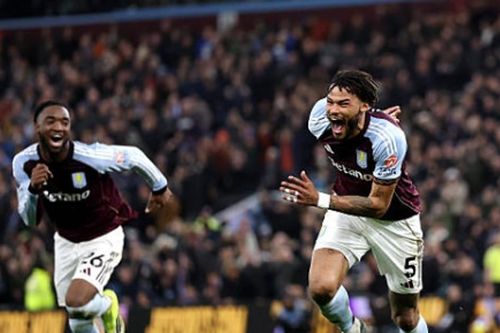 Aston Villa 1-0 Brighton: Milner đi vào lịch sử, Villa Park mở hội bám đuổi Arsenal
