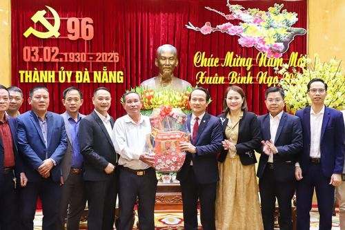 Thường trực Thành ủy tiếp Hội đồng hương tỉnh Thanh Hóa tại Đà Nẵng đến chúc Tết