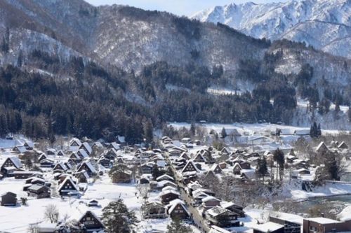 Shirakawa-go: Ngắm làng cổ Nhật Bản qua hành trình nghỉ Tết sớm của ca sĩ Phương Linh