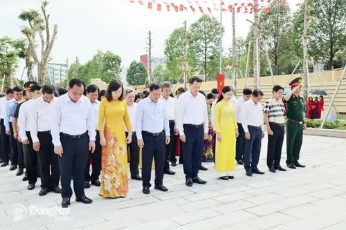 Ban Chấp hành Đảng bộ tỉnh dâng hương tưởng nhớ Chủ tịch Hồ Chí Minh