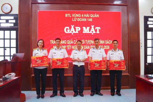 Lữ đoàn 146 tặng 51 suất quà Tết cho các đối tượng chính sách