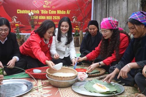 Ấm áp bữa cơm nhân ái