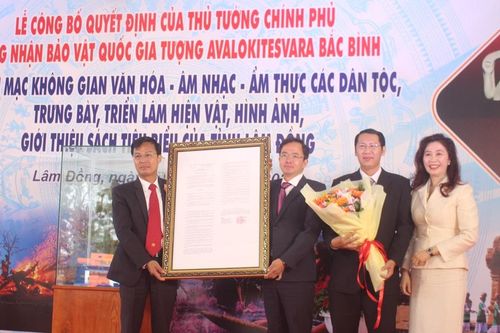 Lặng ngắm những báu vật của thời gian