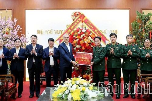 Bí thư Tỉnh ủy Phạm Đại Dương thăm, chúc Tết cán bộ, chiến sĩ Bộ CHQS tỉnh