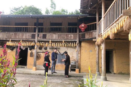 Những ngôi nhà kể chuyện tổ tiên