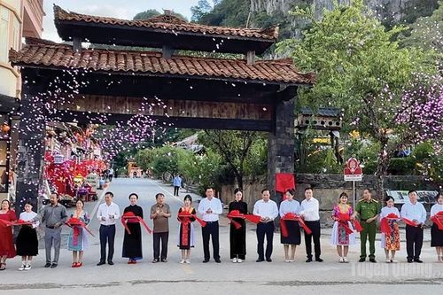 Đồng Văn chuyển mình