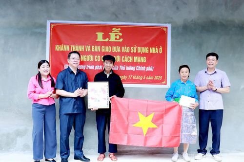 Mang xuân đến hộ nghèo