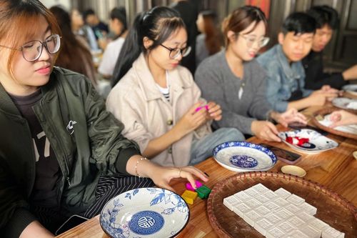 Chạm Tết qua nghề bánh
