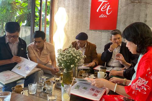 Hồn Việt trên tem Tết