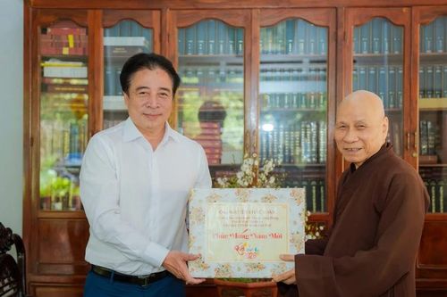 Chủ tịch UBND TP.Huế Nguyễn Khắc Toàn thăm, chúc Tết chư tôn giáo phẩm tại cố đô