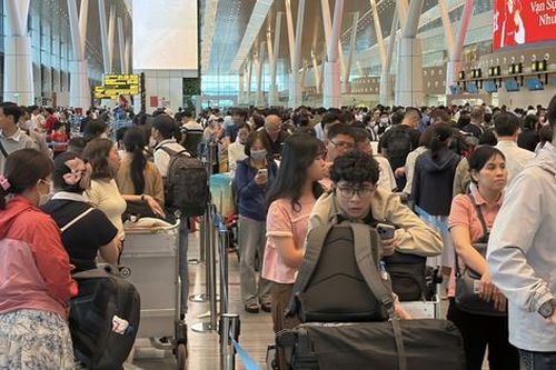 25 Tết, sân bay Tân Sơn Nhất đón hơn 156.000 khách, sân bay, cửa ngõ TP.HCM đông đúc