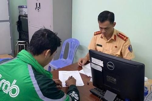 TP.HCM: Xử phạt tài xế đăng tải clip xuyên tạc, bôi nhọ cảnh sát giao thông