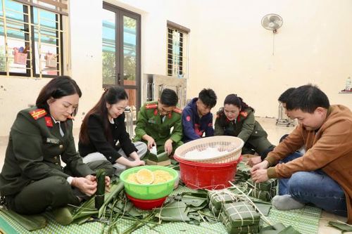 Tết rộn ràng yêu thương cùng 'Con nuôi Công an Sơn La'