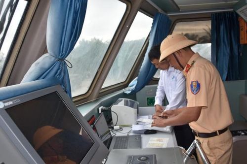 Tăng cường kiểm tra để đảm bảo trật tự, an toàn tuyến tàu khách Phan Thiết – Phú Quý