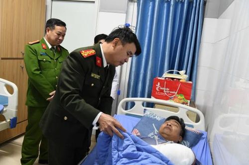 Biểu dương tinh thần dũng cảm của Tổ trưởng bảo vệ ANTT