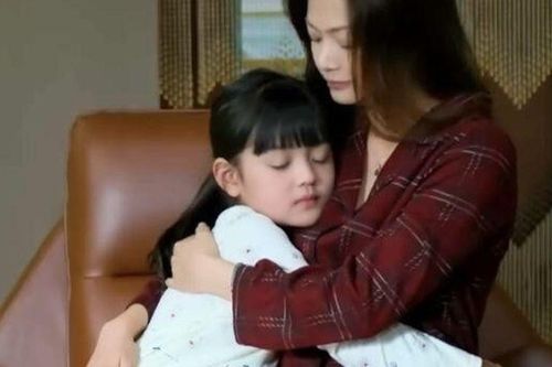 Gia Đình Trái Dấu kết chóng vánh vẫn được khen viên mãn: Đức cầu hôn Vân, ông Phi tranh thủ nắm tay bà Ánh