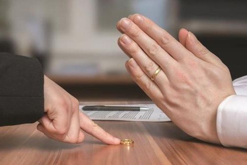 Sau lần ly hôn thứ 2 với chồng cũ, tôi nhẹ nhõm khi đọc một tin nhắn 3 từ của anh