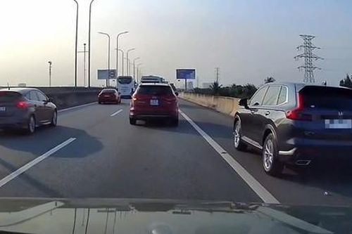 Xử phạt tài xế chạy xe vào làn khẩn cấp trên cao tốc TPHCM - Long Thành
