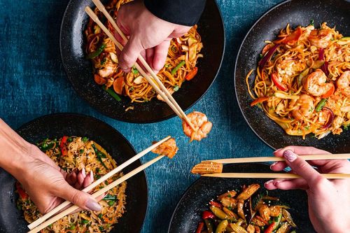 Vì sao người Đông Á dùng đũa?