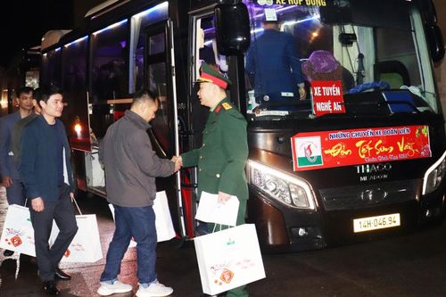 Hơn 500 'chuyến xe mùa Xuân' đưa đón công nhân ngành than về quê ăn Tết