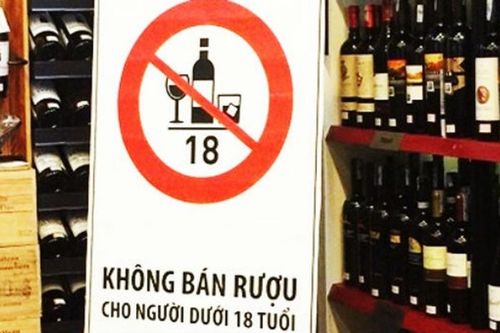 Tết đến, đừng sai con chưa 18 tuổi đi mua rượu bia kẻo 'gieo họa' cho người bán