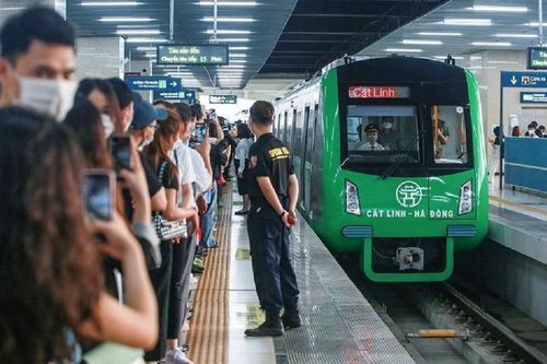 Hà Nội miễn phí vé 9 ngày Tết, thay đổi tần suất chạy 2 tuyến đường sắt trên cao