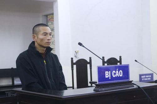 Vừa xách pháo Tết ra đốt thử đã bị bắt, thanh niên nhận án 12 tháng tù