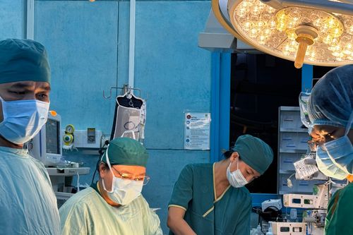 Giành giật sự sống cho bệnh nhi 3 tuổi bỏng 70% cơ thể