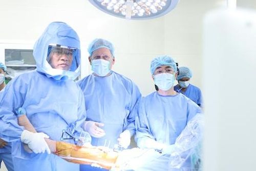 Nhiều bệnh nhân được 'giải thoát' đau khớp triền miên, tự tin sải bước đi chúc Tết