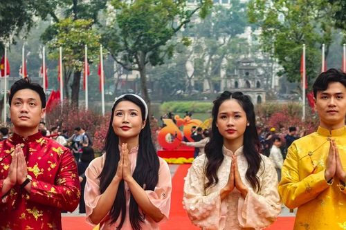 Mãn nhãn không gian hoa xuân 'kỷ lục' vừa khai mạc tại vườn hoa Lý Thái Tổ